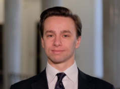 Krzysztof Bosak nie gryzł się w język! "Rząd ma nóż na gardle i będzie kłamał"