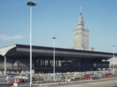 Historia jednej fotografii z Bazy Zdjęć PAP: Dworzec Centralny w Warszawie kończy 50 lat