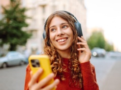 Kogo słucha cała Polska? Poznaj najpopularniejszych artystów i utwory roku według Spotify