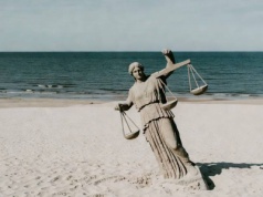 Biznesmen z Darłowa chciał odzyskać prawo jazdy. Policja mu go nie oddała, mimo wyroku