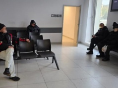 Bezdomni okupują poczekalnię Powiatowego Centrum Przesiadkowego. Smród i bród – taka jest codzienność tego miejsca