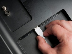 Nie doceniasz portu USB we własnym telewizorze. 5 korzyści, które warto znać
