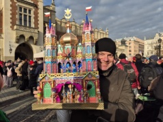 Konkurs Szopek Krakowskich rozpoczęty. Szopkarze prezentują swoje dzieła na Rynku Głównym  (Galeria)