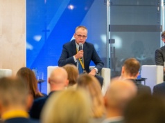 Świerkot, Stadler: Najpierw trzeba obsłużyć pasażerów w miastach, potem myśleć o KDP