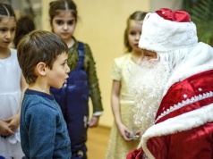Mikołaj w przedszkolu. Kilkulatki w panice. Matka: Aż nie wierzę, że to moje dziecko
