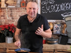 Takich flaków jeszcze nie jedliście. Strzelczyk wymyślił prawdziwe arcydzieło. 