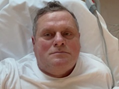 Kazik Staszewski trafił na OIOM. W serii postów tłumaczy, co się dzieje