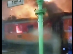 PILNE: Pożar składu pociągu na dworcu w Nowym Sączu – trwają działania służb