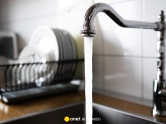 Mieszkańcy części Mazowsza otrzymali alert RCB. "Woda niezdatna do picia"