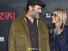 Leszek Lichota wpatrzony w nową partnerkę na premierze. Widzowie doskonale ją znają