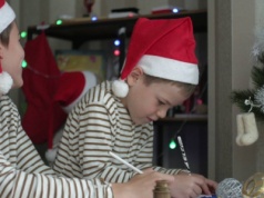 Mikołajki bez prezentów. Rodzice zamiast zabawek wybierają doświadczenie