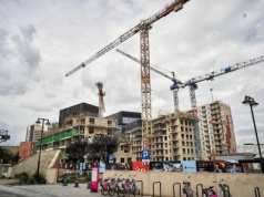 Nie zakładają rodzin, bo nie stać ich na mieszkanie. 