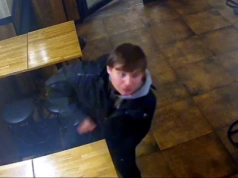 Agresor na Mariackiej. Klient baru zaatakował kobietę