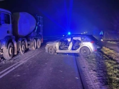 Seat zderzył się z ciężarówką. Pasażerka w szpitalu