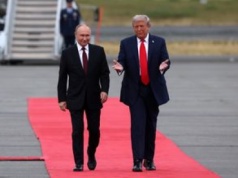 "Fatalny sygnał". Trump luzuje własne sankcje przeciwko Rosji