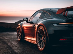 Rosyjscy właściciele Porsche mają spory problem. Ich autami… nie da się jeździć