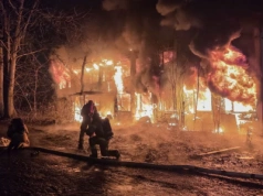 Duży pożar w Zawodziu. Przed przybyciem strażaków z budynku wyszli bezdomni