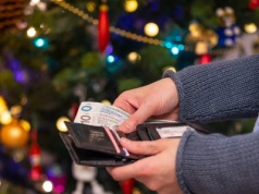 Polacy szykują się na świąteczne wydatki. Tyle wyniosą w tym roku
