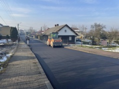 Nowy asfalt na ulicy Tkackiej. Kierowcy wreszcie odetchną