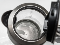 Wrzuć do czajnika i poczekaj. Usuwanie kamienia nigdy nie było łatwiejsze