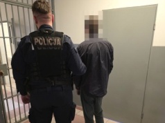 26-latek włamał się do piwnicy, wyjadł cukierki i zasnął. Obudzili go policjanci