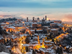 🚨OKAZJA🚨 Walentynki z widokiem na Bergamo😍🇮🇹 Loty i ⭐⭐⭐⭐hotel ze śniadaniami za 695 PLN 🤌