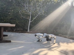 Robot Unitree G1 w pozie niczym z horroru. Nowe nagrania wywołują ciarki