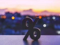 Strategia celu inflacyjnego a problem wysokiej inflacji – czy uwarunkowania instytucjonalne mają znaczenie?