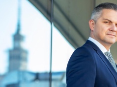 Zakupy za granicą, innowacje w Polsce i portfel na giełdzie. PFR ma plan