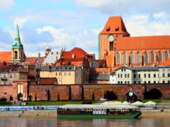 ​Od piernika do Kopernika (i z powrotem). O Toruniu w dwóch perspektywach