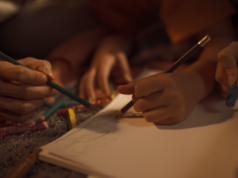 Milenialsi też kręcili "rolki". Zabawa, którą warto pokazać dziecku