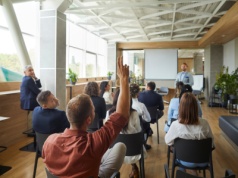 Czy szkolenie po godzinach pracy jest płatne? Pracodawca ma jasne obowiązki