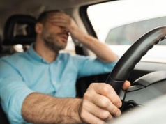 DGT zaostrza kontrole. Kierowcy muszą pilnować jednej naklejki