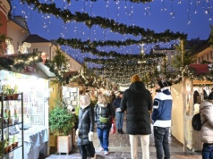 Coraz więcej osób łączy tradycję z technologią. Świąteczne zakupy się zmieniają