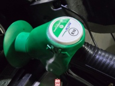 Nowe ceny paliw od poniedziałku. Takich prognoz dawno nie było. I bardzo dobrze