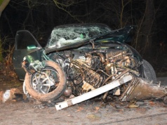 Wypadek w Lipowcu. Audi uderzyło w drzewo po wtargnięciu sarny na drogę