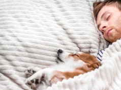 O włos od tragedii. Inteligentne łóżko uratowało mu życie