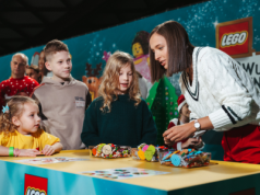 LEGO Polska i Iga Świątek pokazali, że kreatywność nie zna granic – kort tenisowy stał się Świąteczną Strefą Zabawy