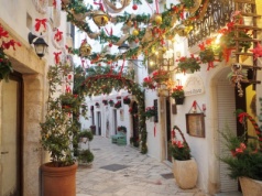 To miasteczko wygląda jak bożonarodzeniowa pocztówka. Tu poczujesz magię świąt