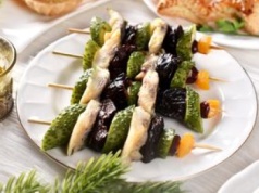 Zamiast sałatki robię wigilijne szaszłyki. Wyglądają uroczyście i każdy chętnie sięga