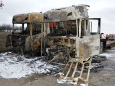 Ciężarówki stanęły w ogniu. Przedsiębiorca: straty na 1,5 mln zł