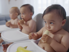 Wychowanie trojaczków na jednym filmiku. Mama: "nie zawsze jest aż tak ciężko"