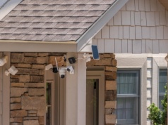 Przydomowy monitoring do zmiany. Urząd zadecydował ws. prywatnych kamer