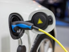 Zainwestowali miliony w auta elektryczne. Teraz grożą im bankructwa