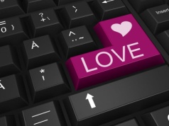 Mieszkanka powiatu rzeszowskiego straciła prawie 200 tys. zł. Oszust poznał ją przez internet