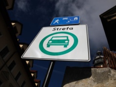 Opłaty za stare auta już ruszyły. Wiemy, kto zapłaci najmniej, a kto najwięcej