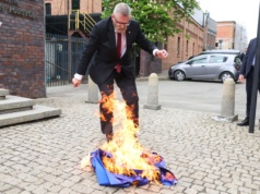 Kordon sanitarny wokół Brauna? „Jest na granicy delegalizacji”. Czy dzięki takiemu „dojeżdżaniu” w sondażach jego partia zyskuje poparcie?