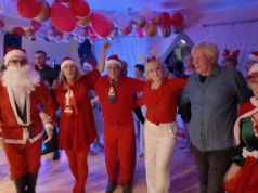 Konkursy, prezenty i zabawa z krzesłami. Mikołajkowy dancing w Restauracji Pod Skałką
