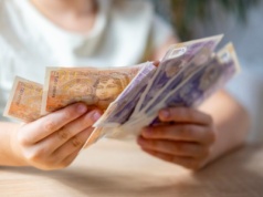 Pieniądze zostają w DWP, bo świadczeniobiorcy nie wiedzą, że mogą pozyskać dodatkowe środki