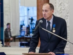 Nawet Łukaszenka zabiegał o jego poparcie. B. prezes Związku Polaków na Białorusi uhonorowany przez prezydenta!